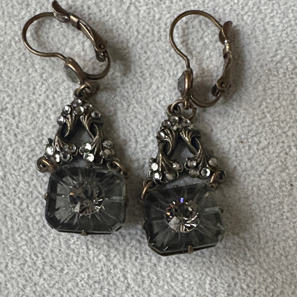 Vintage-Inspired Crystal Drop Earrings